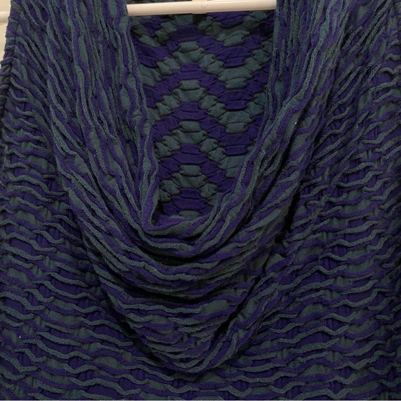 Deletta Teal/Indigo Textured Cowl Neck Sleeveless Blouse, size L - Picture 5 of 5
